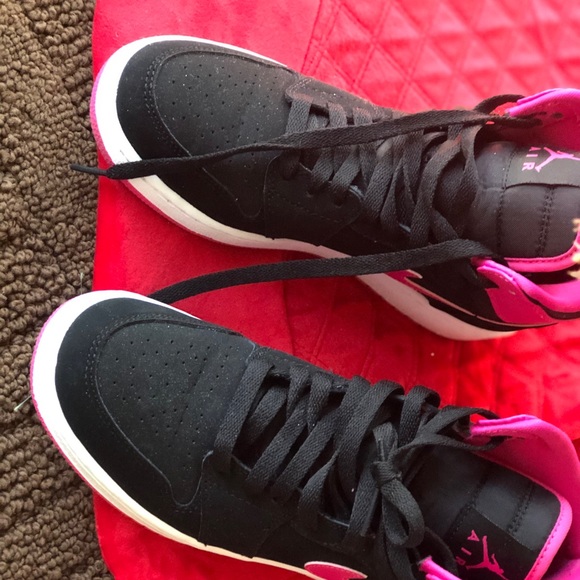 Nike - Picture 3 of 3